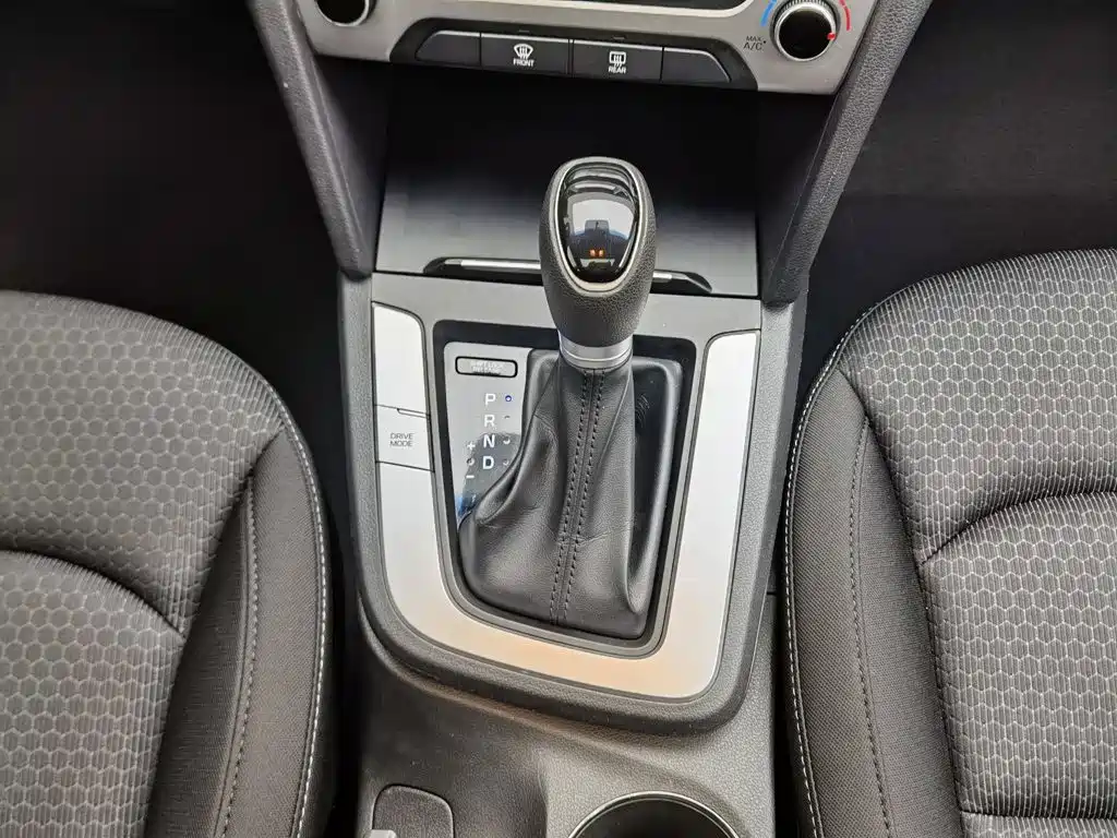 Hyundai Elantra — миниатюра 13