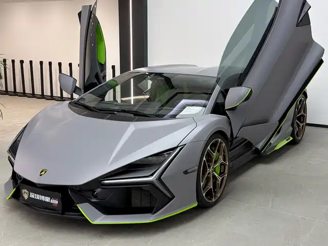 LAMBORGHINI REVUELTO 2025