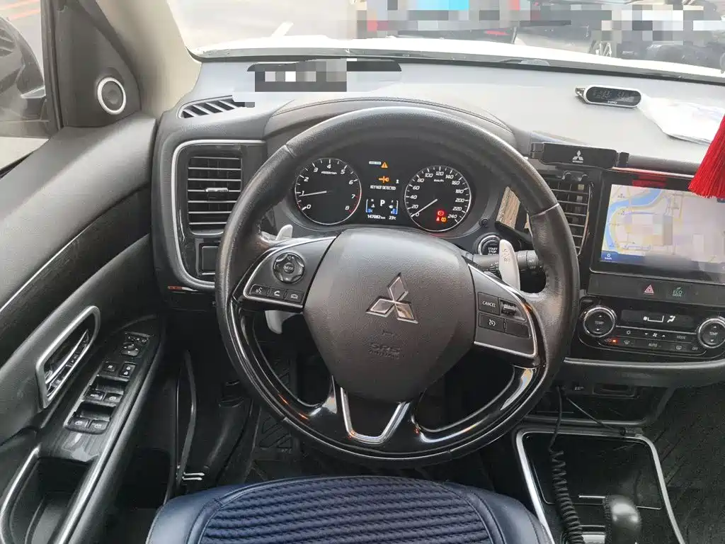 Mitsubishi Outlander — миниатюра 11