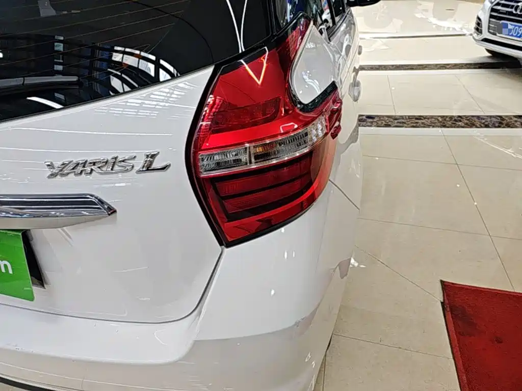 Toyota Yaris L — миниатюра 8