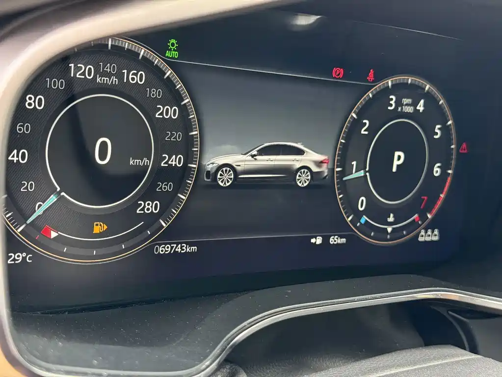 Jaguar XFL — миниатюра 7