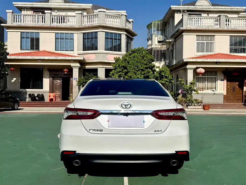 TOYOTA CAMRY