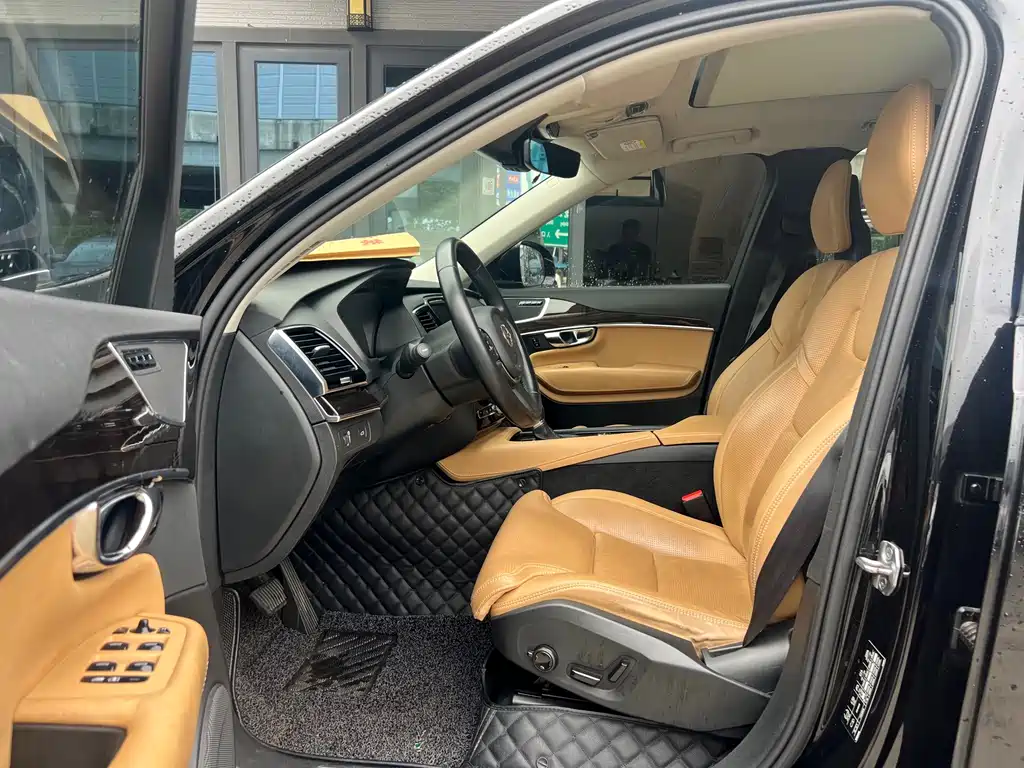 Volvo XC90 — миниатюра 4