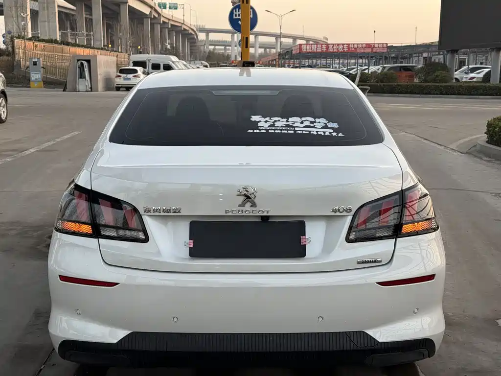PEUGEOT 408