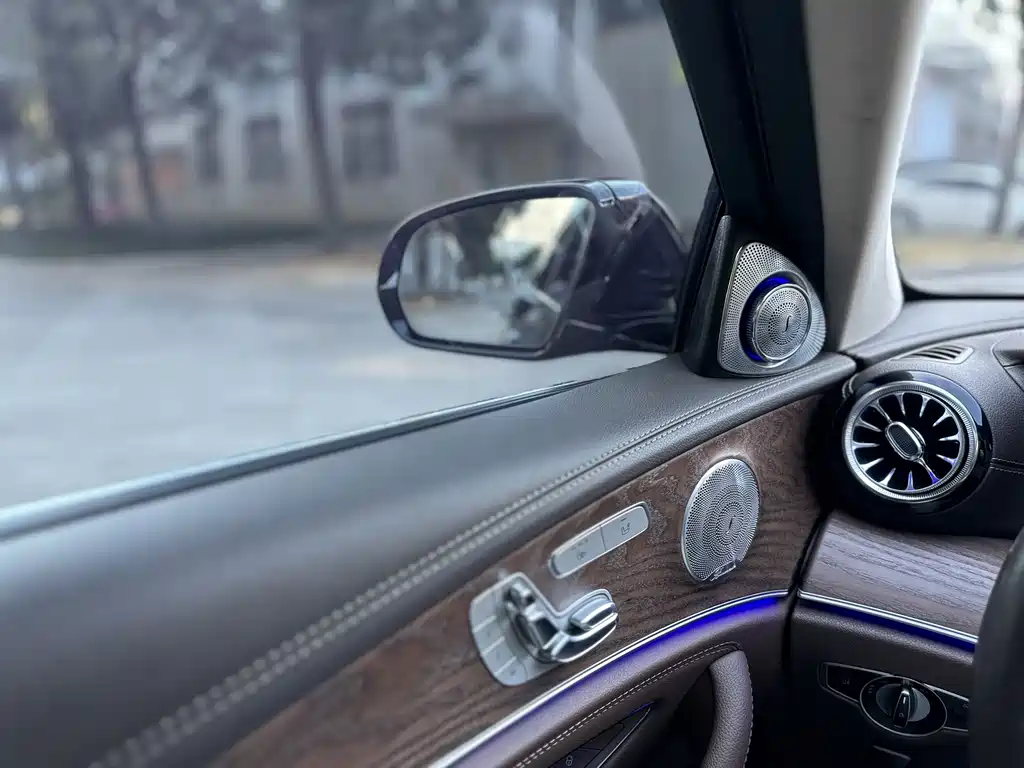 Mercedes-Benz E-Class — миниатюра 6