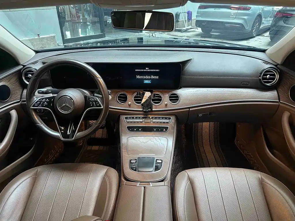 Mercedes-Benz E-Class — миниатюра 6