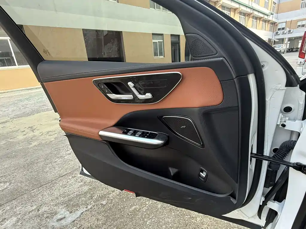 Mercedes-Benz C-Class — миниатюра 4