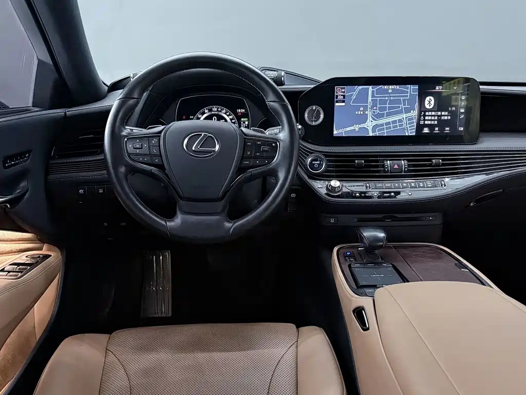 Lexus LS — миниатюра 16