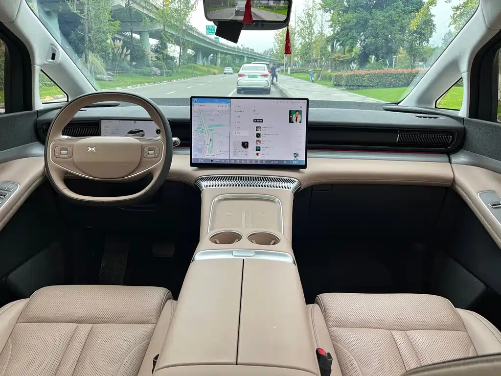 XPeng X9 — миниатюра 7
