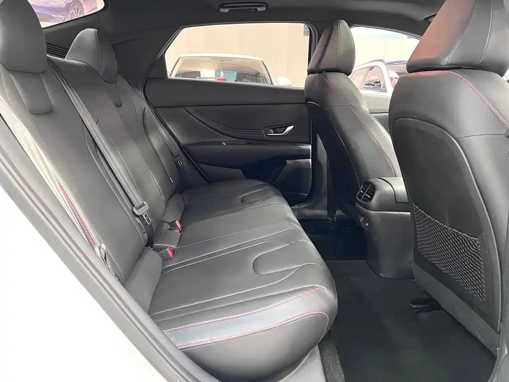 Hyundai Elantra — миниатюра 17