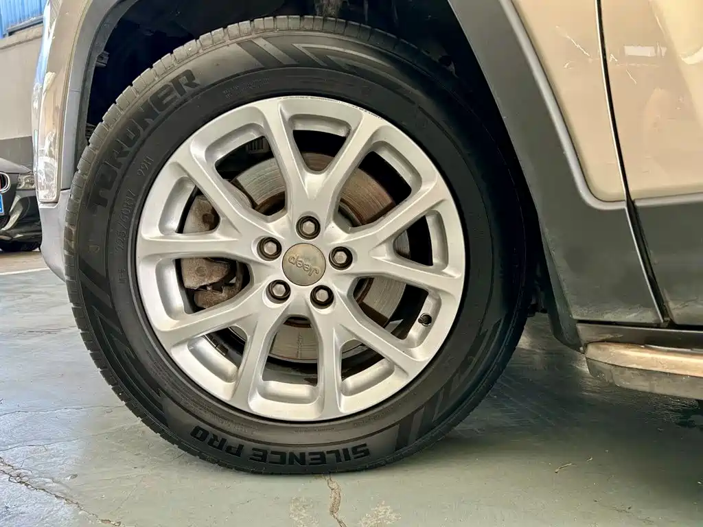 Jeep Cherokee — миниатюра 21