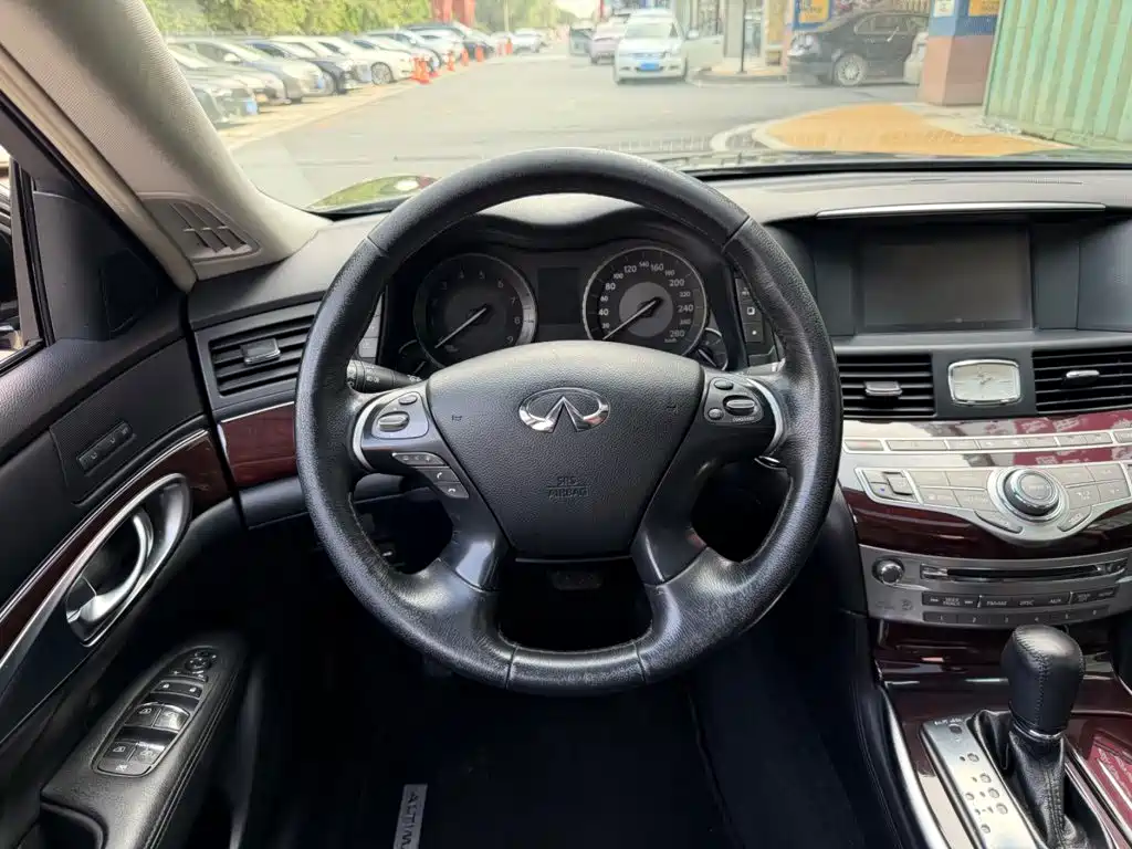 Infiniti Q70 — миниатюра 5