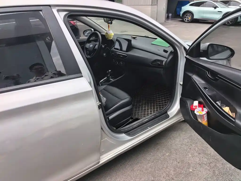 Hyundai Elantra — миниатюра 19