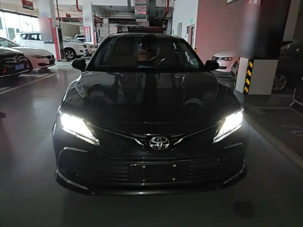 Toyota Camry — миниатюра 3