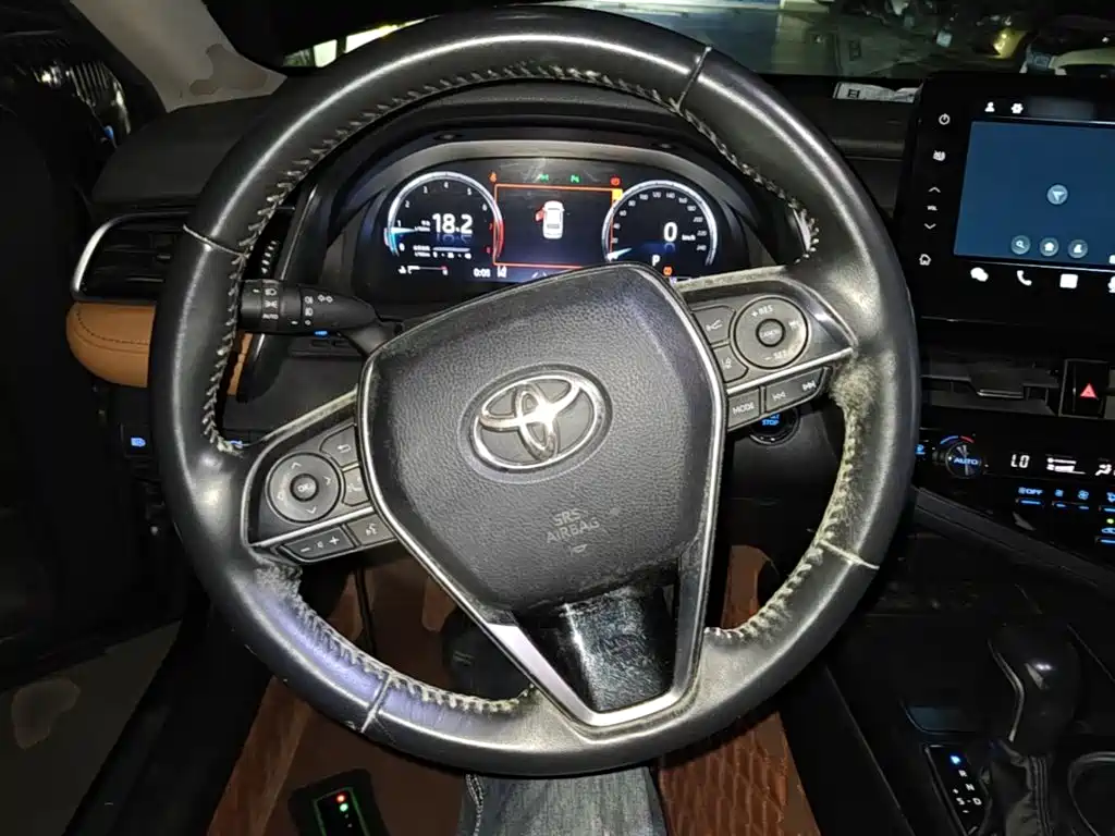 Toyota Camry — миниатюра 11