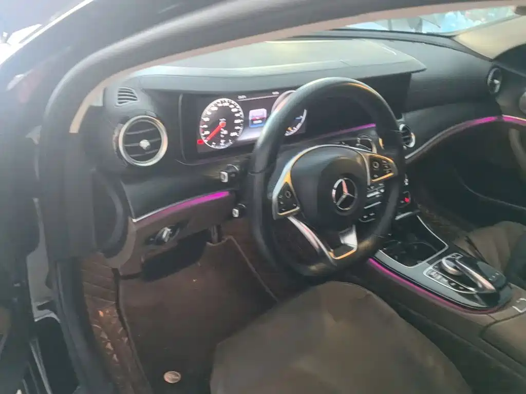 Mercedes-Benz E-Class — миниатюра 10