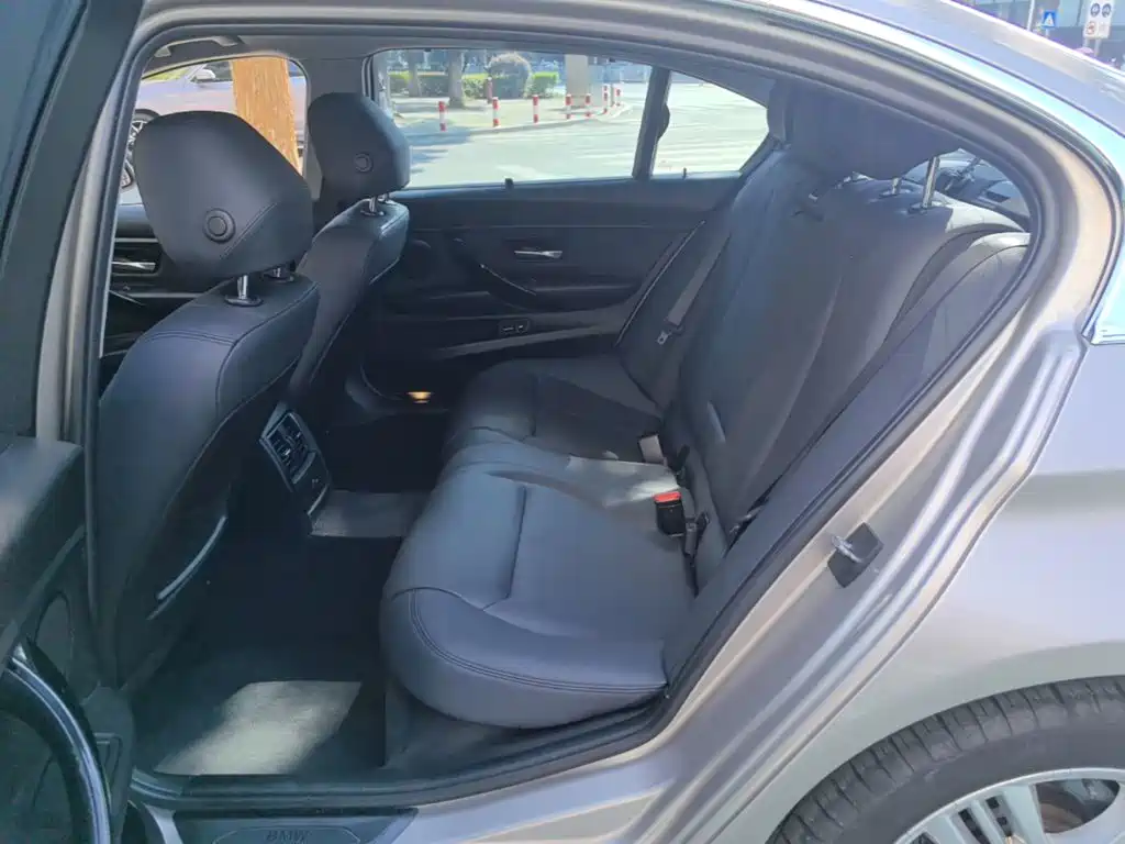 BMW 3 Series — миниатюра 17