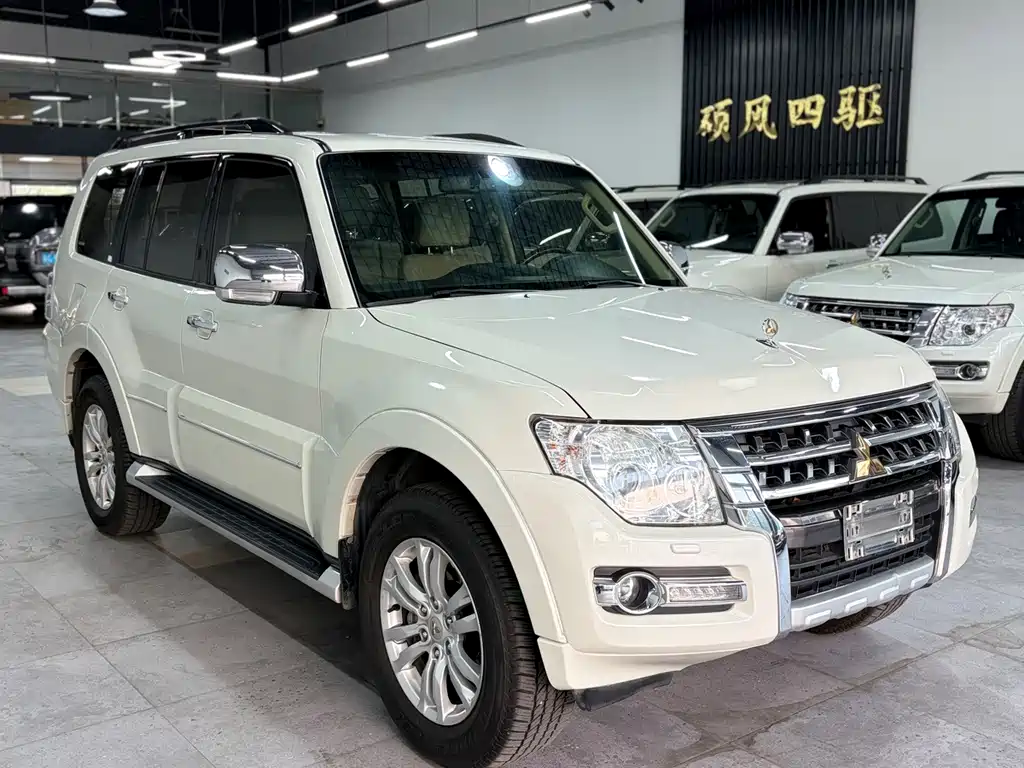 Mitsubishi Pajero (Import) — миниатюра 6