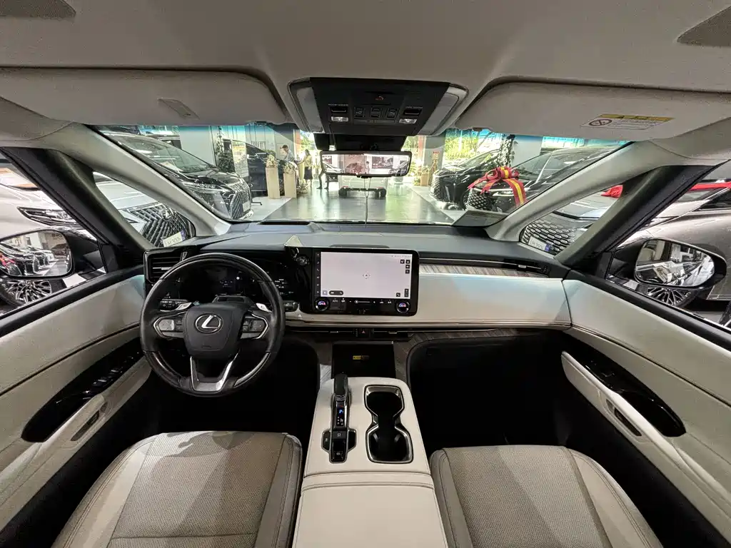 Lexus LM — миниатюра 14