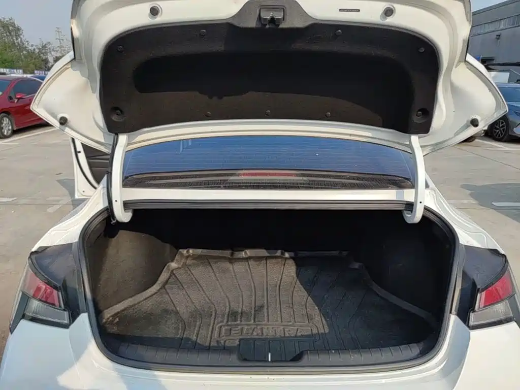 Hyundai Elantra — миниатюра 19