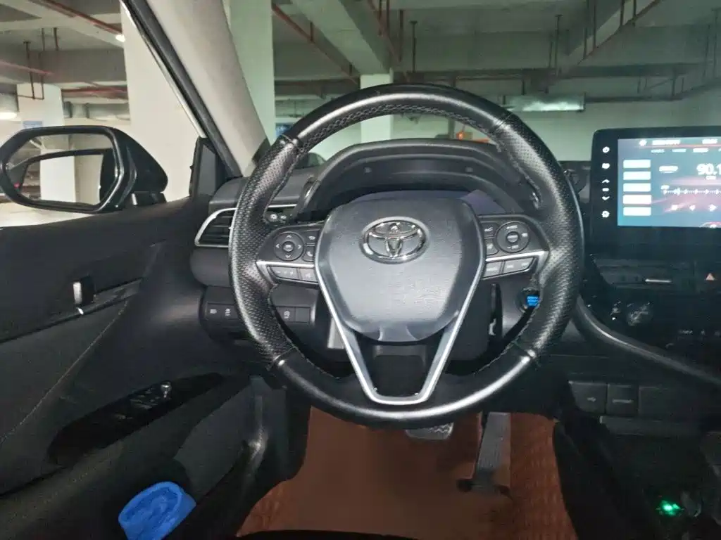 Toyota Camry — миниатюра 3
