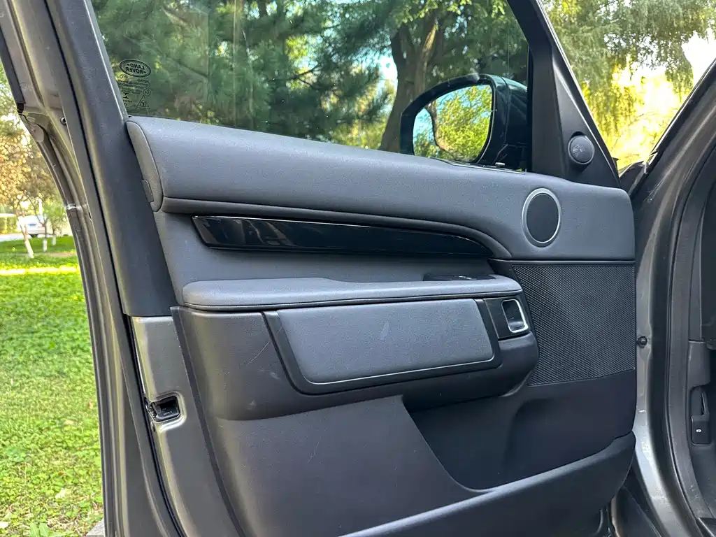 Land Rover Discovery — миниатюра 12