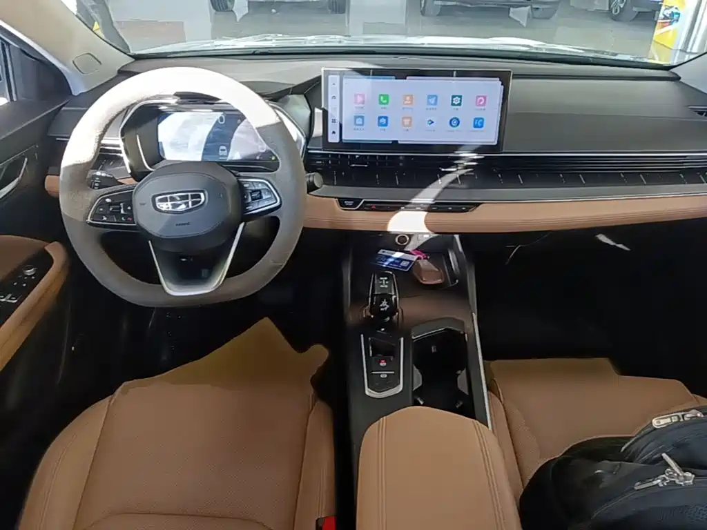 Geely L HiP — миниатюра 10