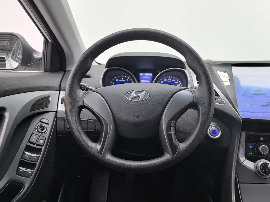 Hyundai Elantra Langdong — миниатюра 11