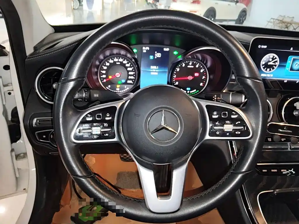 Mercedes-Benz C-Class — миниатюра 11
