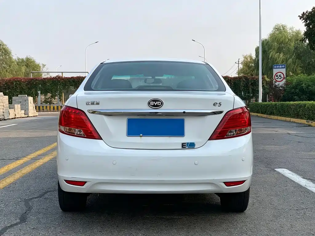 BYD e5 — миниатюра 10