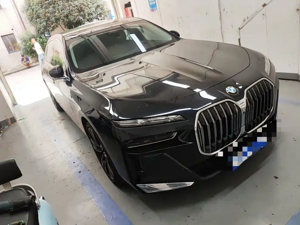 BMW 7 Series — миниатюра 2