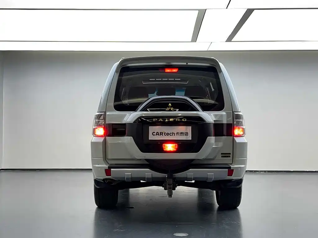 Mitsubishi Pajero (Import) — миниатюра 4