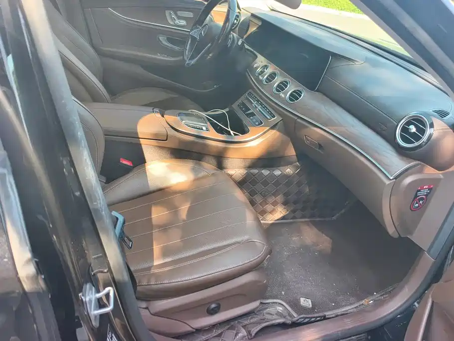 Mercedes-Benz E-Class — миниатюра 8