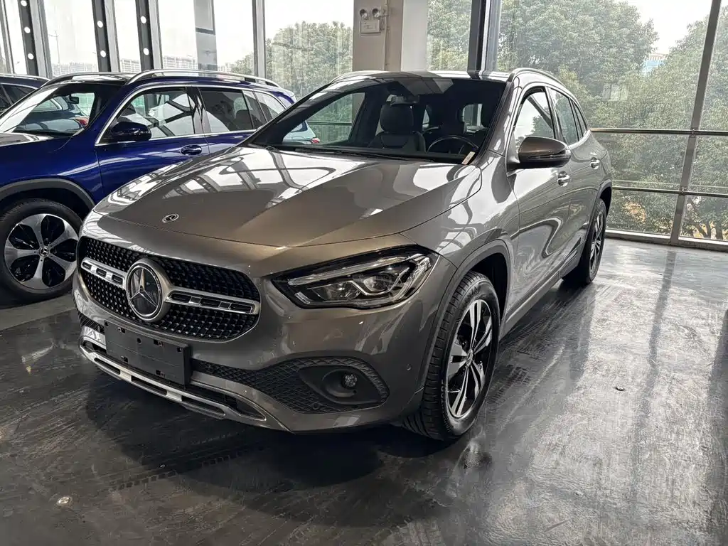 MERCEDES-BENZ GLA