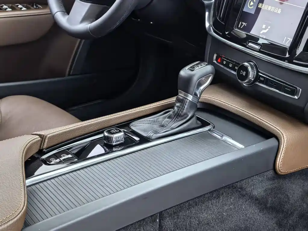 Volvo S90 — миниатюра 5