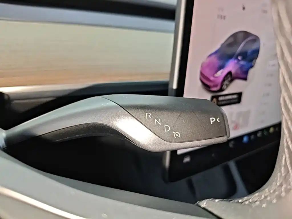 Tesla Model Y — миниатюра 14