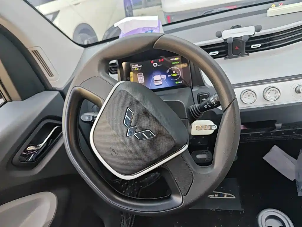 Wuling MINIEV — миниатюра 6
