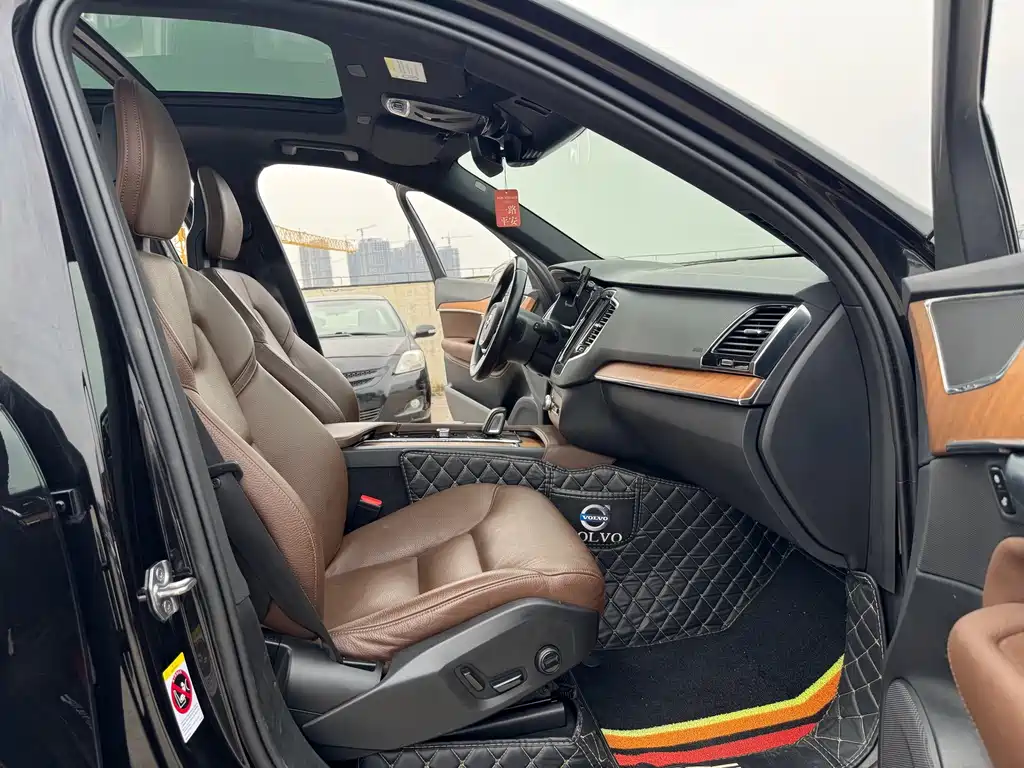 Volvo XC90 — миниатюра 9