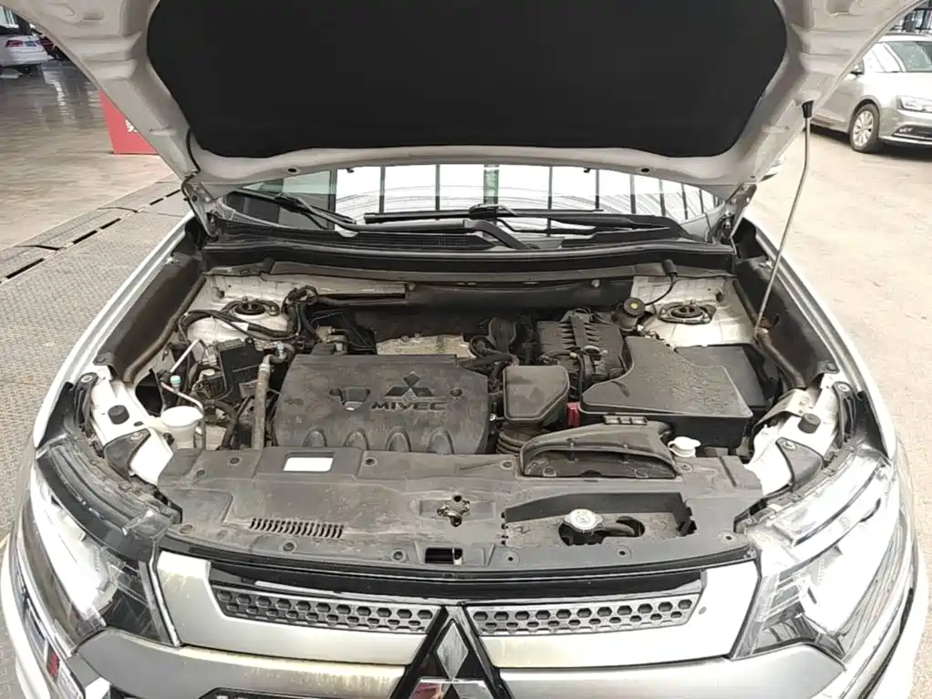 Mitsubishi Outlander — миниатюра 20