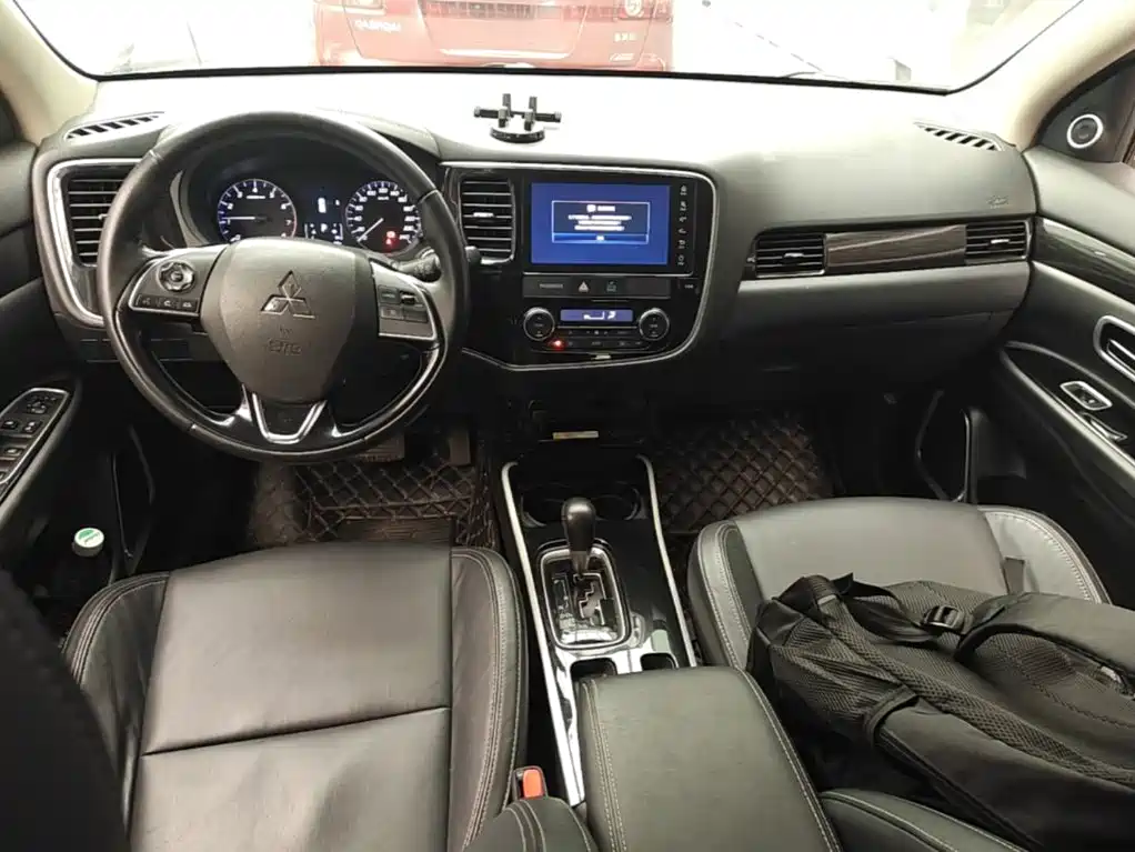 Mitsubishi Outlander — миниатюра 10