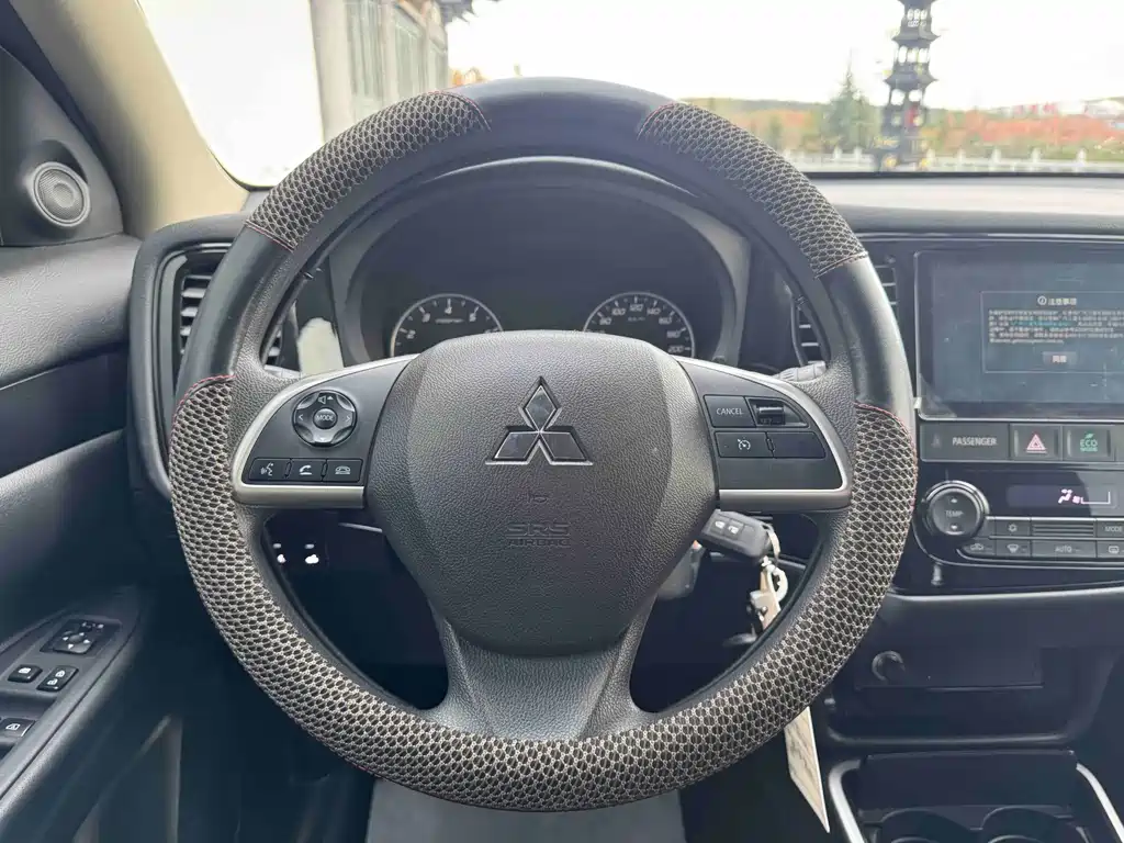 Mitsubishi Outlander — миниатюра 15