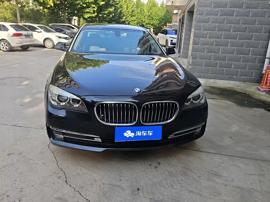 BMW 7 Series — миниатюра 2