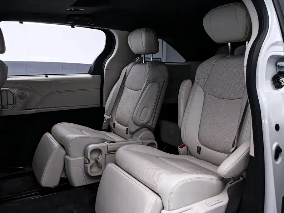 Toyota Sienna — миниатюра 15