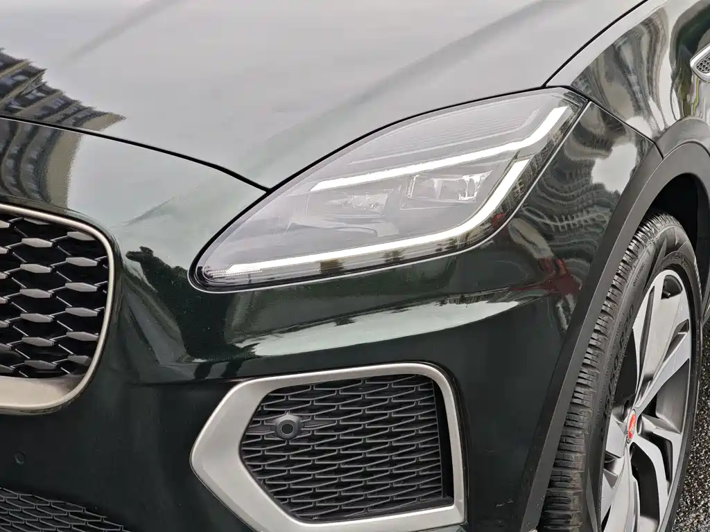 Jaguar E-PACE — миниатюра 11