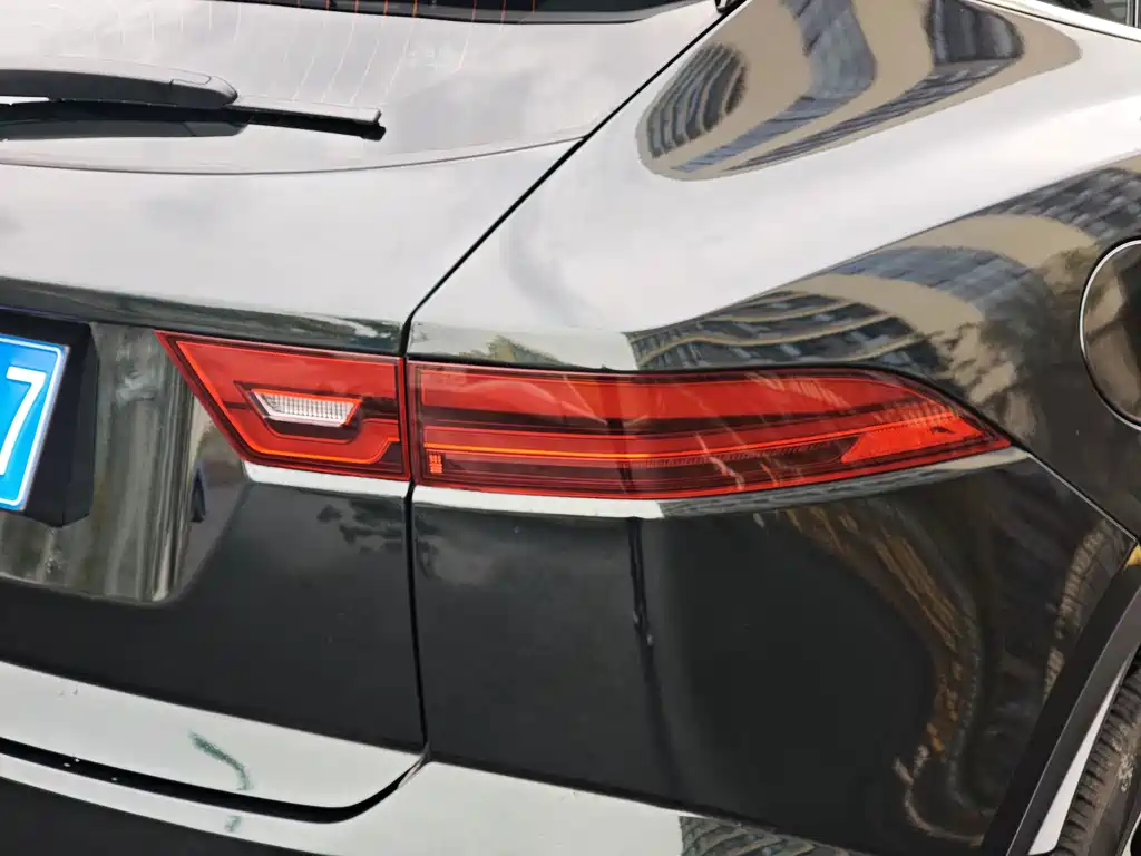 Jaguar E-PACE — миниатюра 19