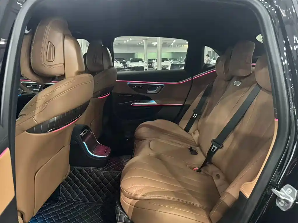 Mercedes-Benz E-Class — миниатюра 14