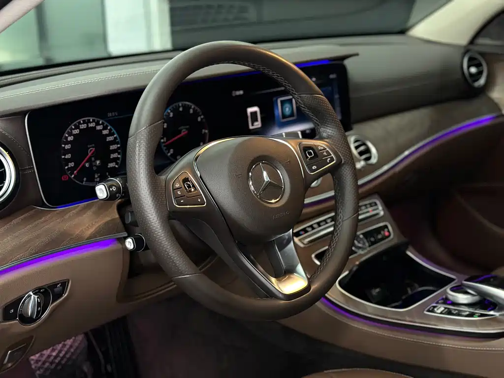 Mercedes-Benz E-Class — миниатюра 10