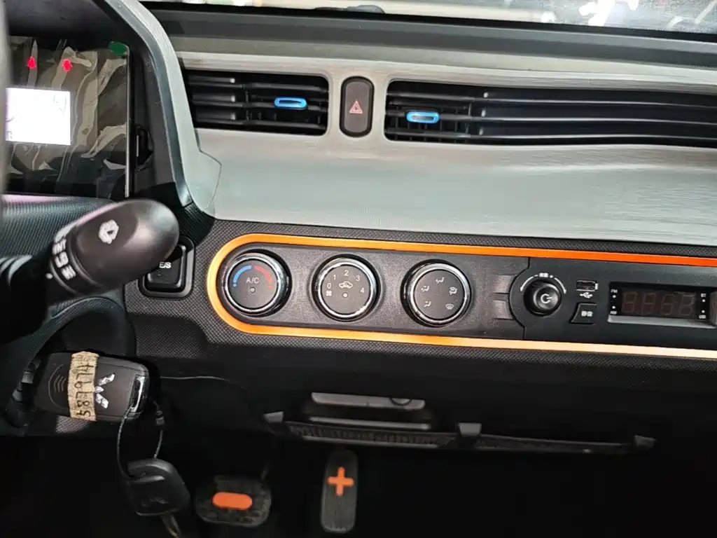 Wuling MINIEV — миниатюра 13