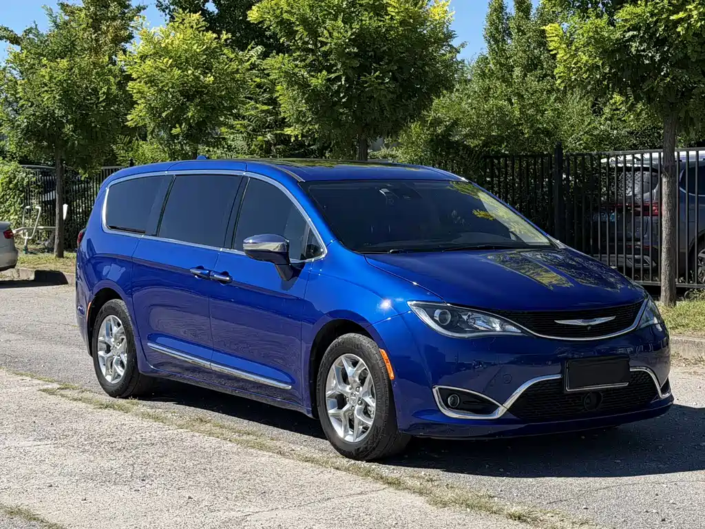 Chrysler Grand Voyager (Import) — миниатюра 3