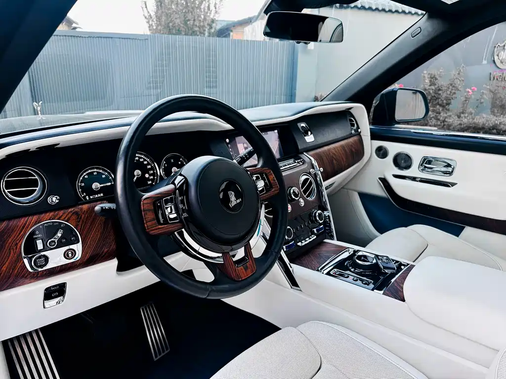 Rolls-Royce Cullinan — миниатюра 8